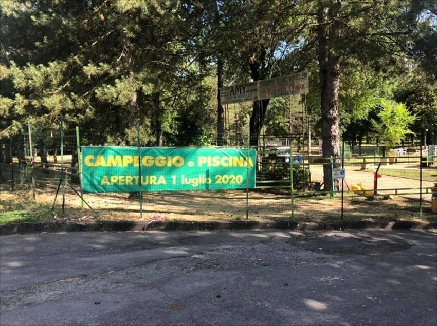 Lo striscione sull'apertura