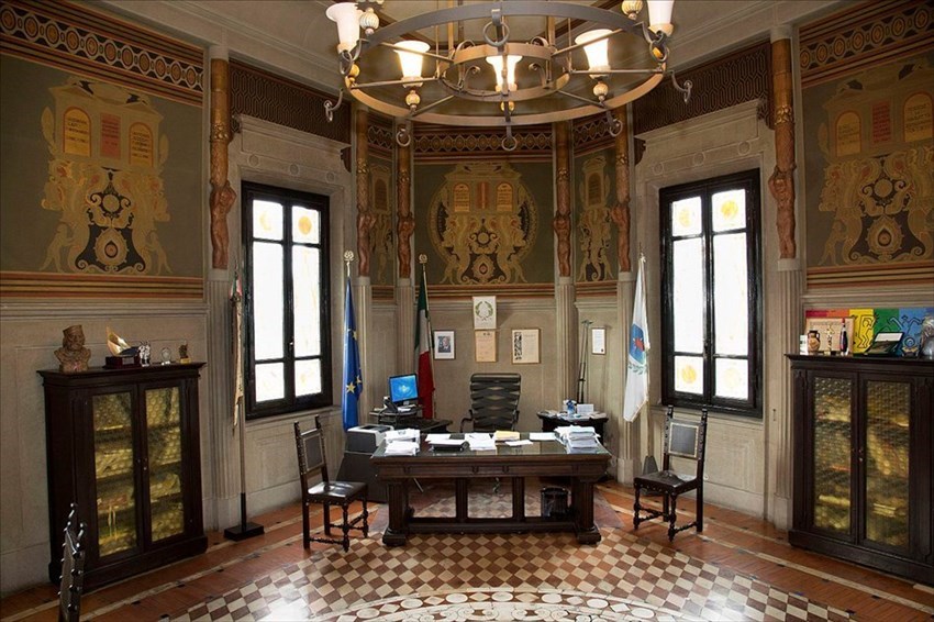 La magnifica sala del Podestà (del sindaco ovviamente) affrescata e decorata dai migliori artisti di Borgo San Lorenzo, Tito, Augusto e Pietro Chini.