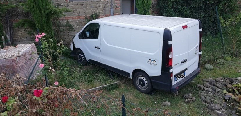 Furgone nel giardino