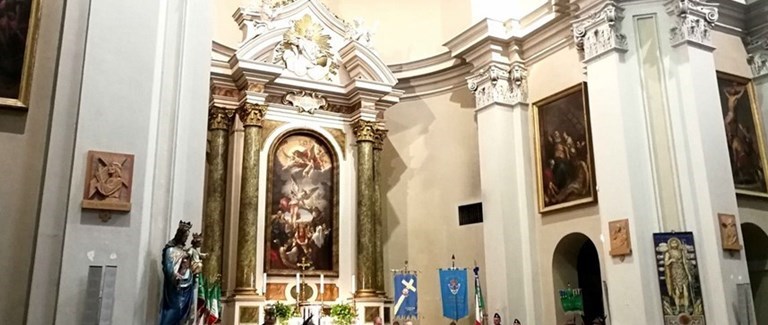 L'interno della chiesa del SS Crocifisso