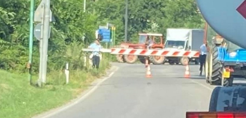 Il passaggio a livello danneggiato a Vicchio