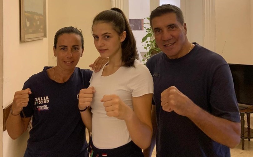 Elektra Cartacci con Valeria Calabrese, tecnica delle rappresentative nazionali giovanili femminili, e il pluricampione del Mondo, Gianfranco Rosi, componente della Federazione Pugilistica Italiana