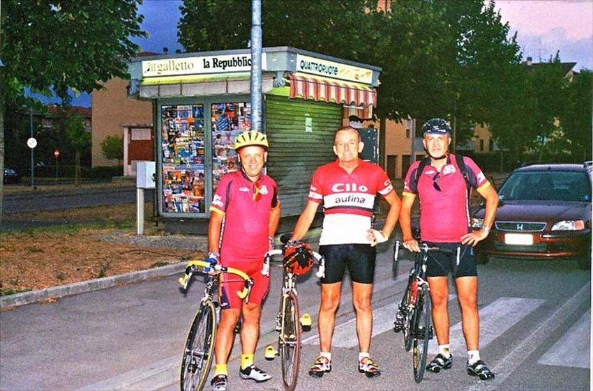 Anno 2002. La partenza della Borgo-San Luca, da sinistra mauro Noferini, Emilio Gori e Marco Gualdani (Foto A.Giovannini)