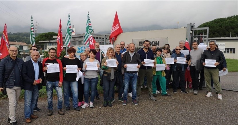 Uno dei presidi tenuti dai lavoratori nei mesi scorsi davanti alla Edison Giocattoli