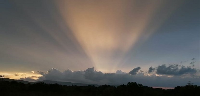 Giochi di luce da Scarperia danno il benvenuto ad una nuova settimana