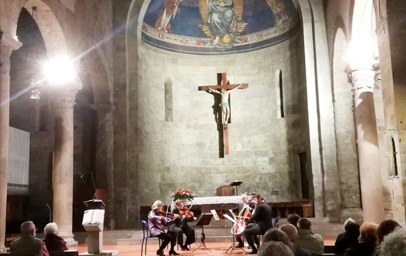 Un momento del con certo dell’nsemnle “Mit Vier”