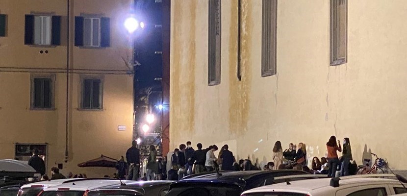 Piazza Santo Spirito alle 17.00