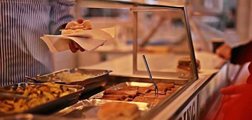 Una mensa. Foto di repertorio