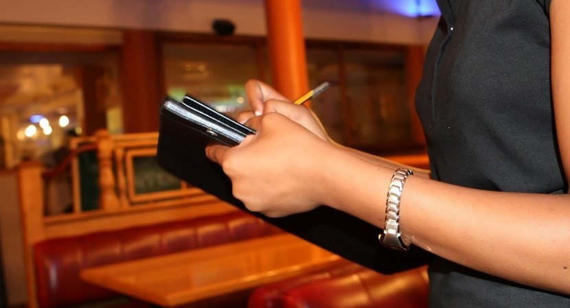 Ho 21 anni e lavoravo in un ristorante. Per me nessun indennizzo: ""E al Caf mi hanno detto che il bando era scaduto quando invece era ancora aperto"","",""2