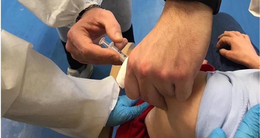 Vaccinazioni anche per gli operatori che fanno assistenza domiciliare. Una lettera in redazione