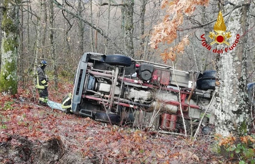 Il camion ribaltato