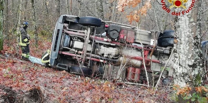 Il camion ribaltato