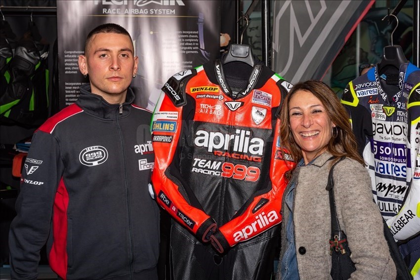 Lorenzo Mugnai con sua madre.