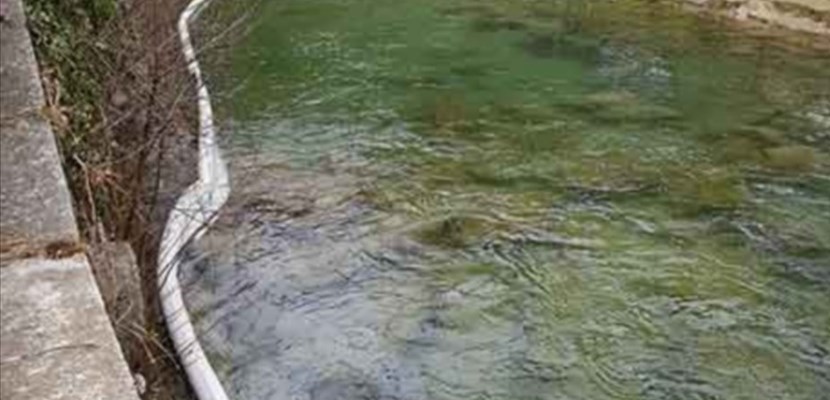 La barriera galleggiante nei pressi di Palazzuolo