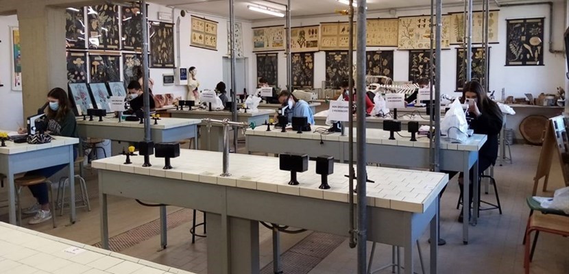 I laboratori di scienze del Giotto Ulivi. Foto del Giorno