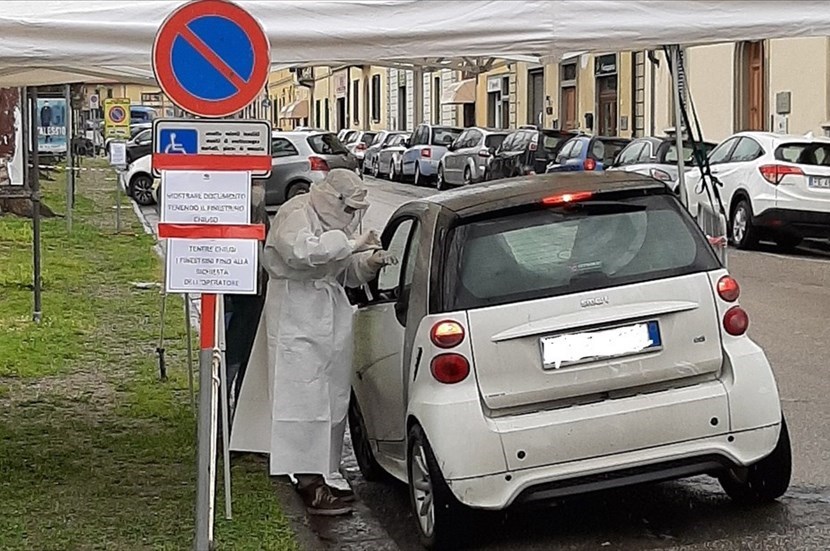 Drive through di Piazza Dante a Borgo