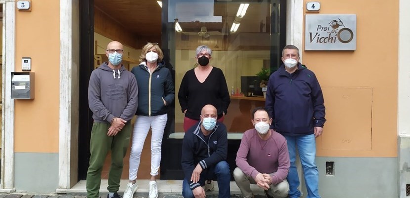 La nuova sede della Pro Loco Vicchio, con alcuni dei volontari