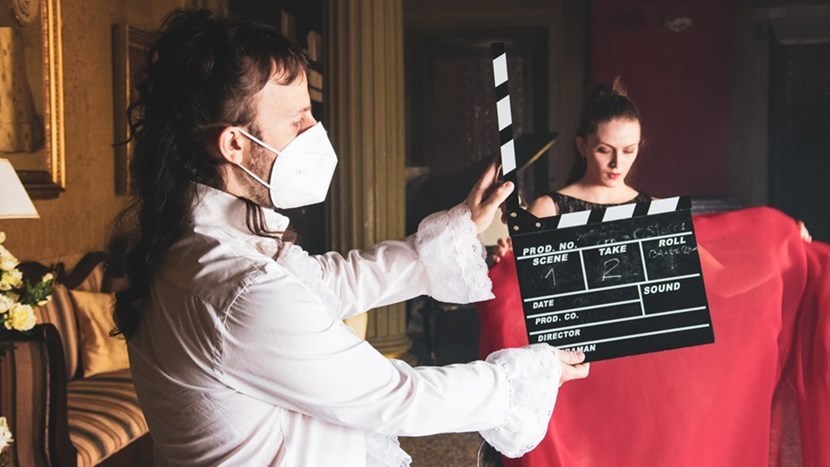 Spogliati"" il nuovo brano di Badret in coppia con Cristina Manzani