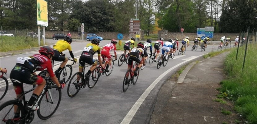 La corsa di Luco transita da Borgo San Lorenzo davanti  al parco di Villa Pecori Giraldi