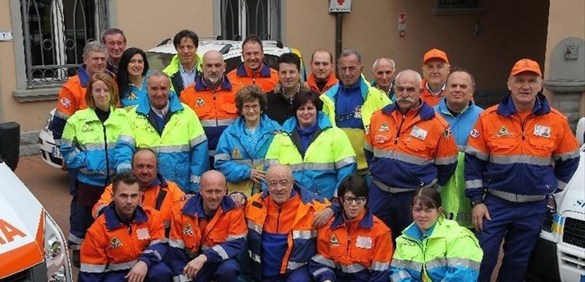 Alcuni volontari della Misericordia di Firenzuola