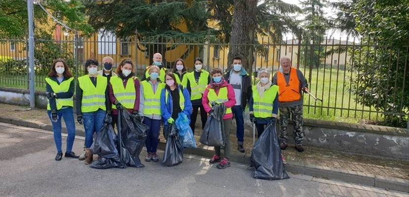 I volontari in azione questa mattina