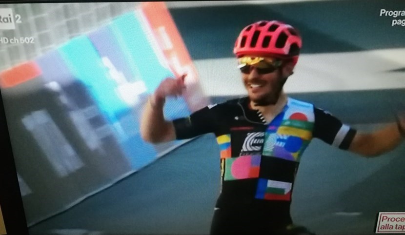 L’arrivo di Alberto Bettiol  vincitore della 18^ tappa del Giro d’Italia 2021.