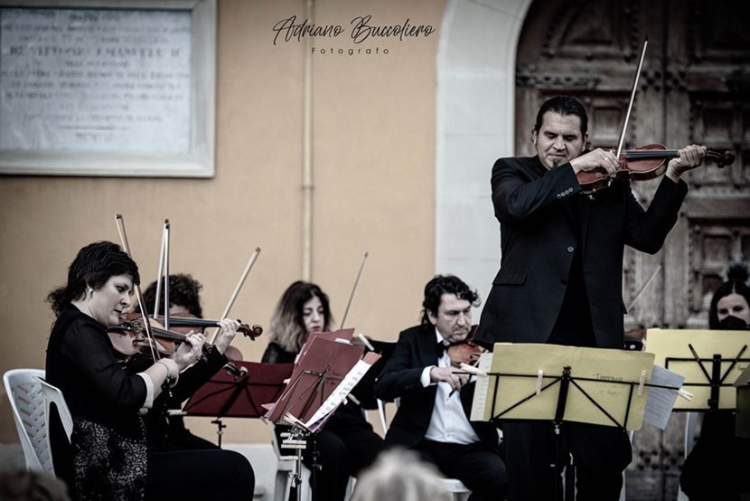 Brad Repp con l'Orchestra Camerata de' Bardi.