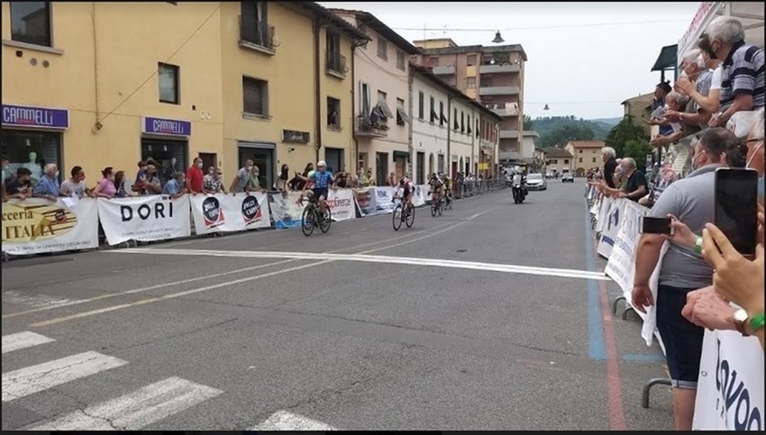 La bella volta finale che ha visto la vittoria di Tommaso Brunori del Team GS Fortebraccio.