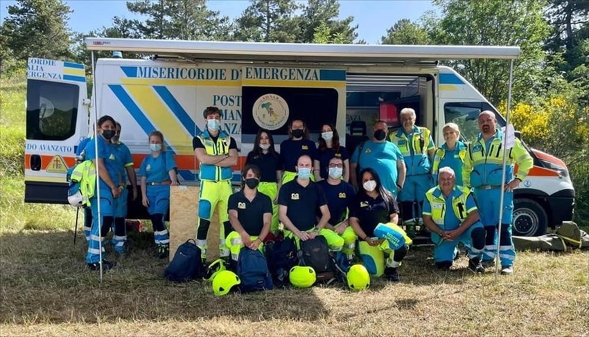 I volontari delle Misericordie dopo il ritrovamento