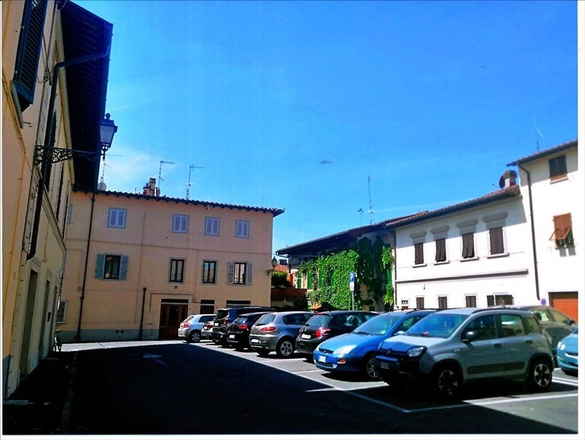 La  piazza di Castelvecchio in comparazione in questo luglio del 2021.