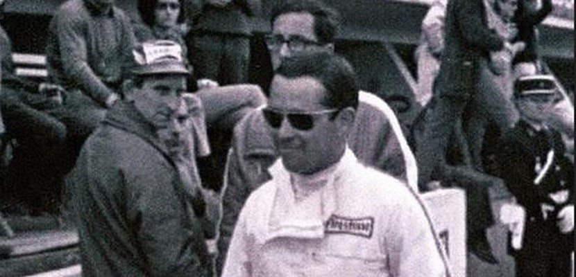 Una rara immagine del pilota Gunther Klass prima della partenza di quel nefasto circuito dove trovò la morte.