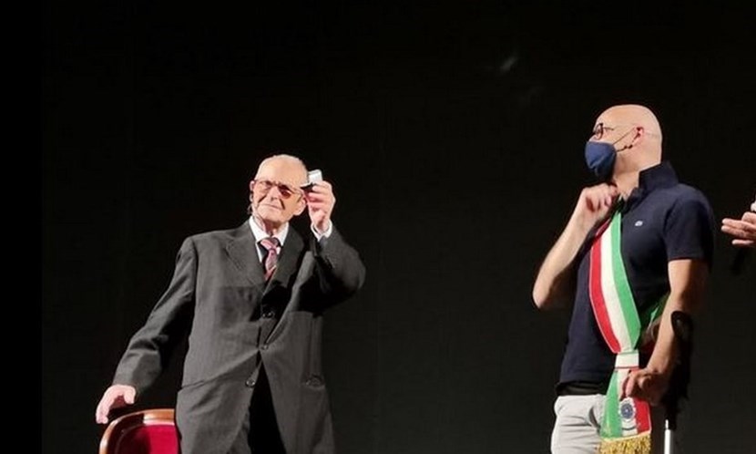 Da sinistra: Ivo Guasti lo scorso anno, con il sindaco Mongatti