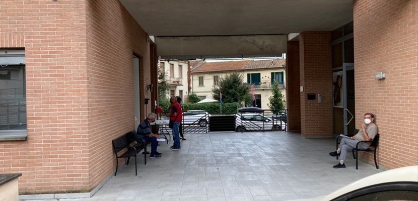 L'ingresso dello studio stamani. Non si sono registrate code