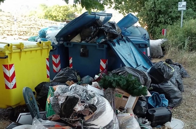 I rifiuti accumulati a Dicomano