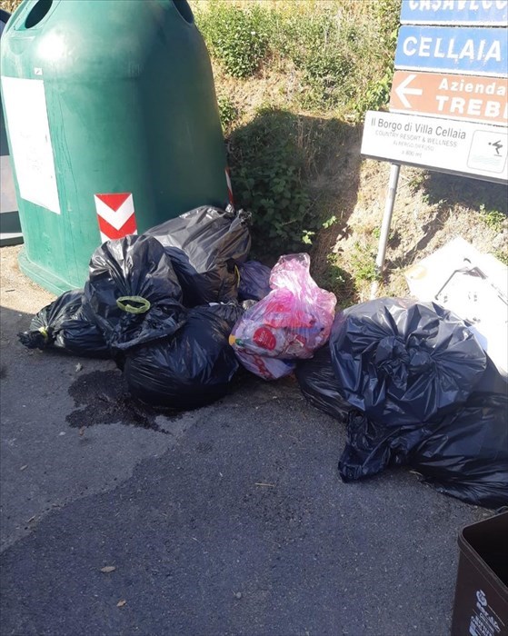 Rifiuti abbandonati in vari punti del territorio di Dicomano