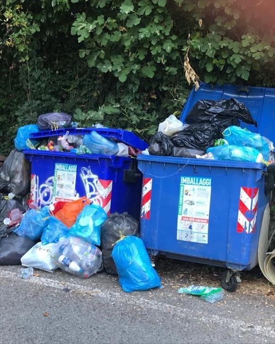 Rifiuti abbandonati in vari punti del territorio di Dicomano