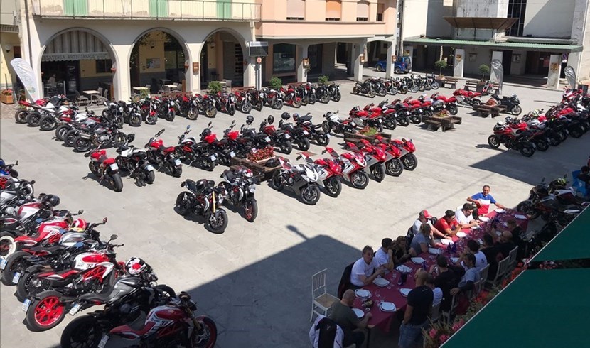 Bolidi Mv Agusta in Piazza a Firenzuola e al Mugello. Un bel colpo d'occhio
