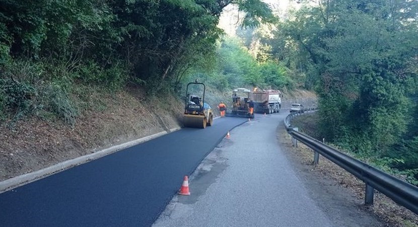 Asfaltatura in via Salaiole