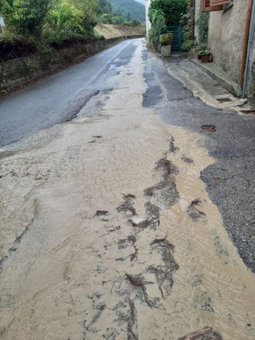 Acqua in strada a Gattaia