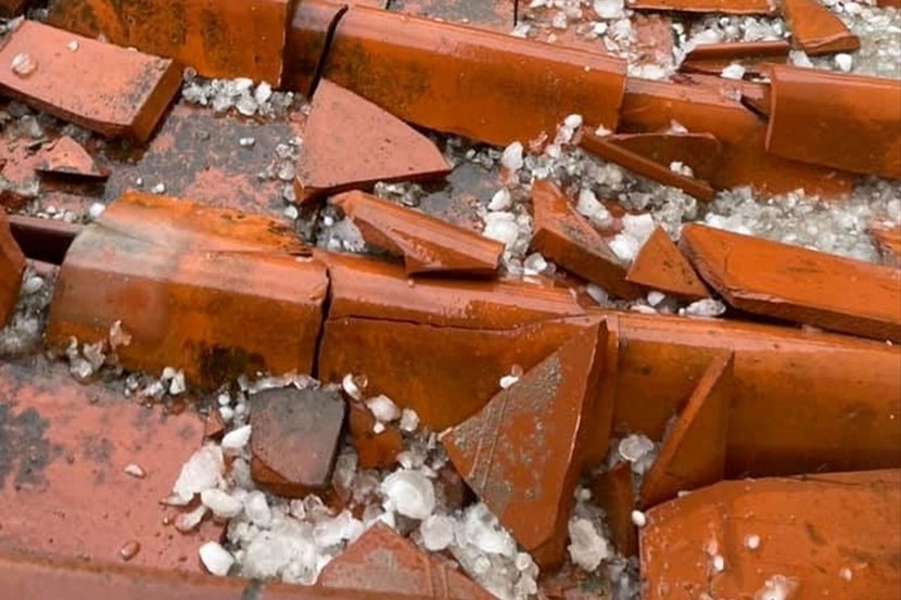 Tetto danneggiato dalla grandine in Mugello