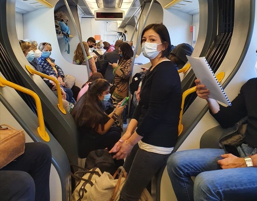 Faentina oggi. Passeggeri in piedi, la realtà come la nostra foto di repertorio