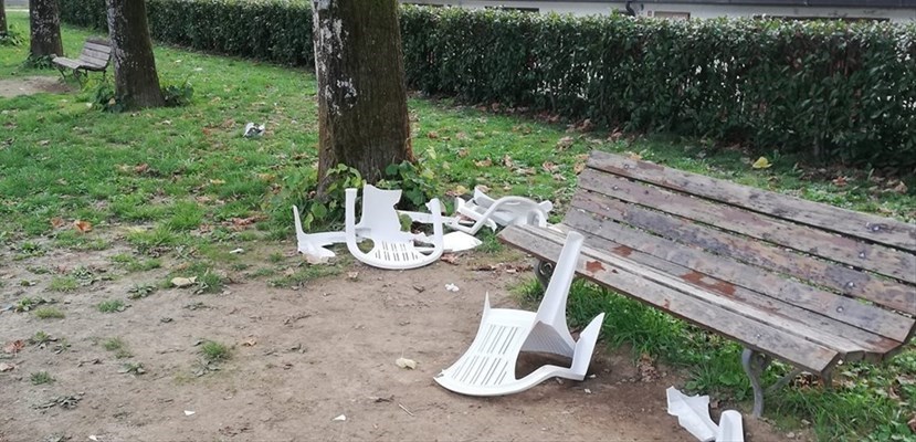 Vandali ai giardini di Badia