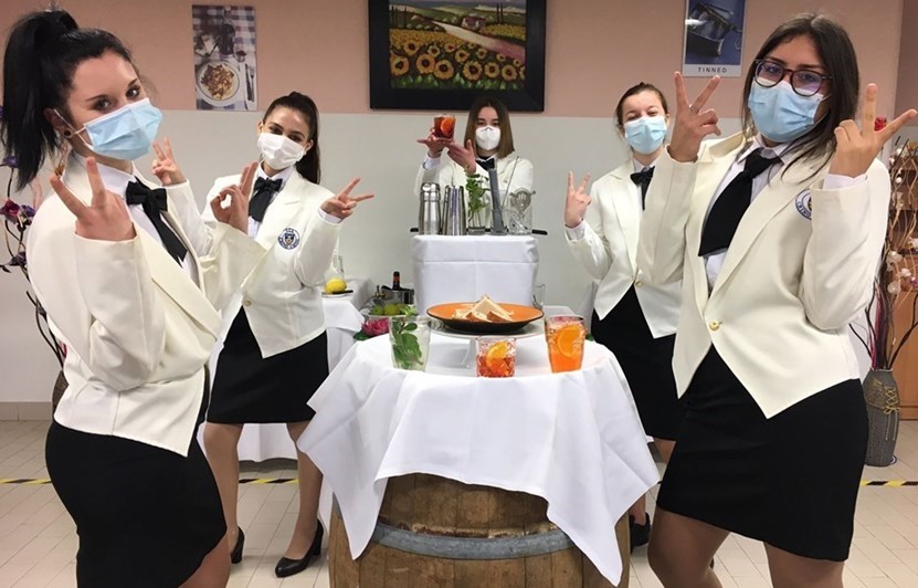 Una foto di repertorio dei ragazzi dell'alberghiero del Chino Chini