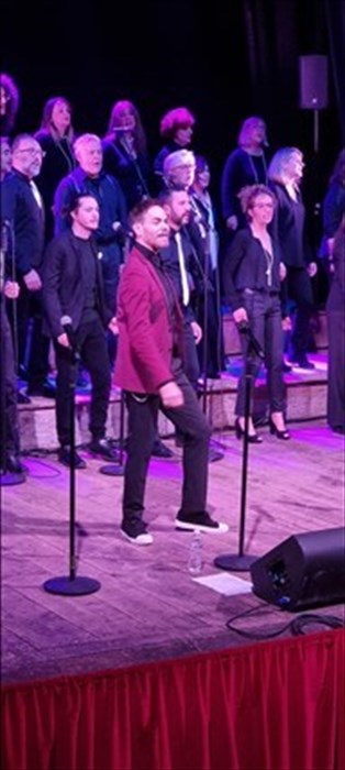 Un primo piano del direttore Maestro Gianni Mini