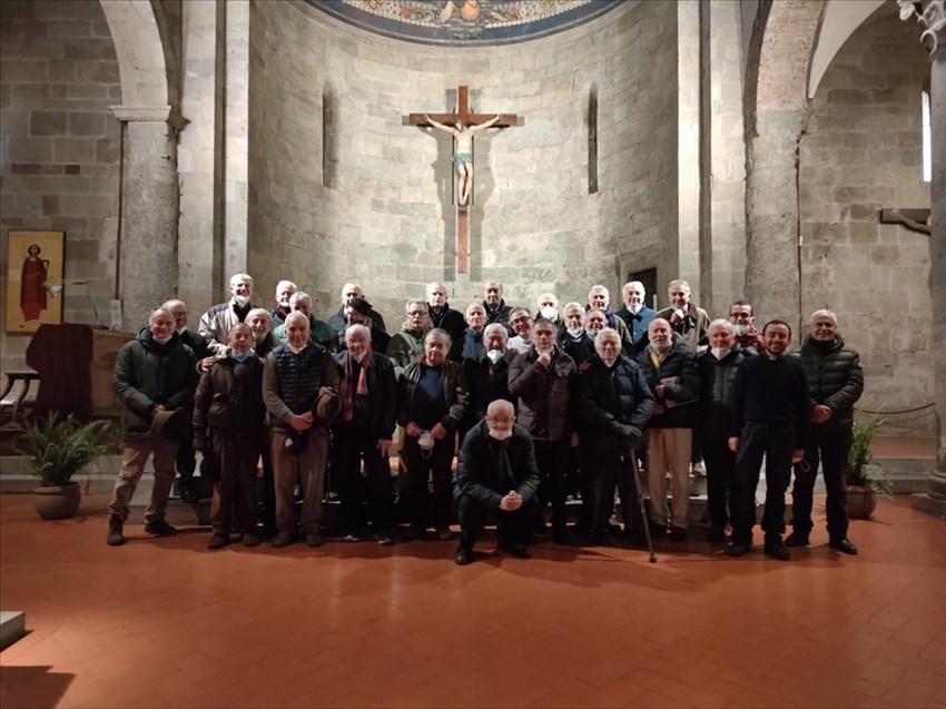 Foto ricordo all’interno della Pieve.