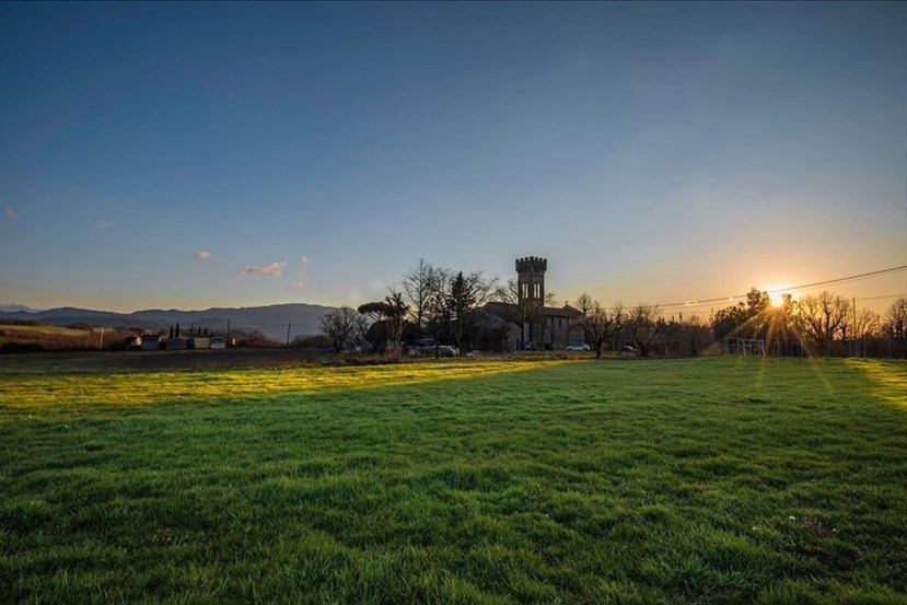 Giochi di luce al calar del sole. Foto del Giorno a Caselle