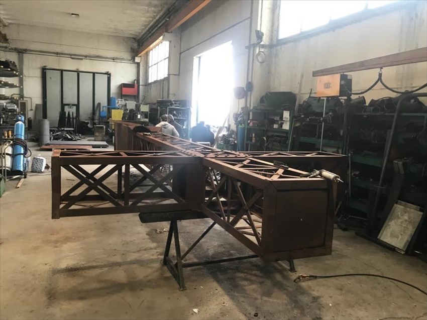 Lavori di restauro della Croce presso l'azienda Rosss