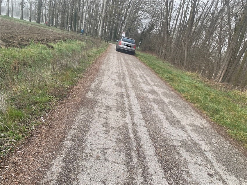 L'auto stamani sulla ciclabile