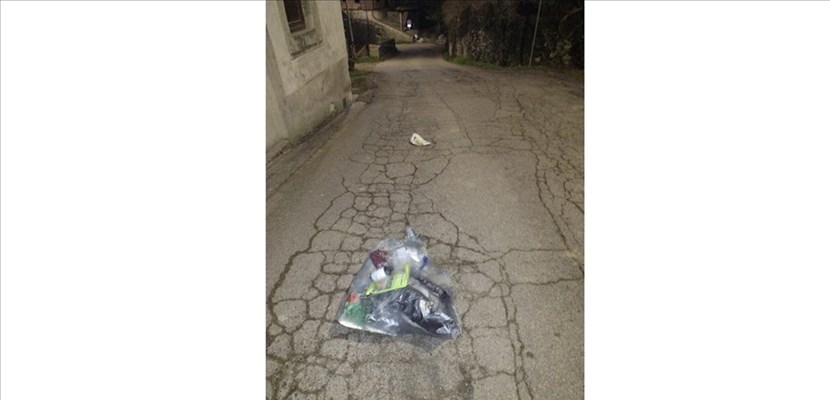 Immondizia 'persa' in strada