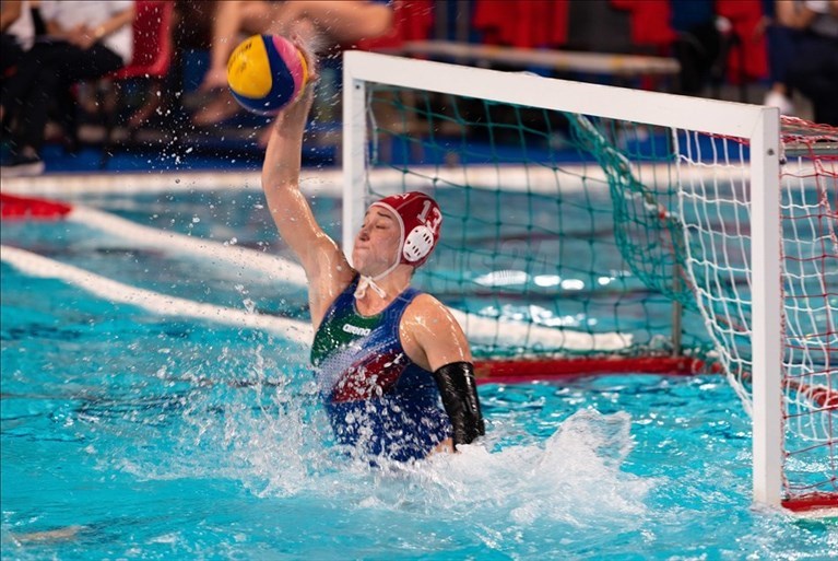 Il portiere italiano Caterina Banchelli protagonista di memorabili gesti atletici.